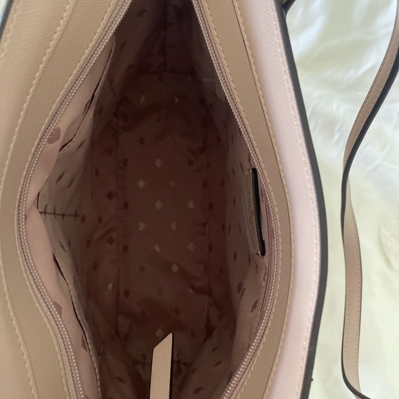 Kate Spade Brynn Large Tote Bag Saffiano Leather Bow Charm Warm Beige K5797 $359 - Picture 4 of 5